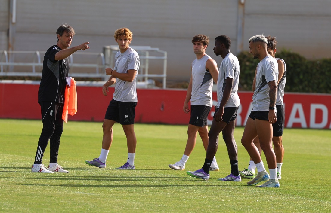 El equipo sigue trabajando a pleno rendimiento (J. AZCOYTIA)