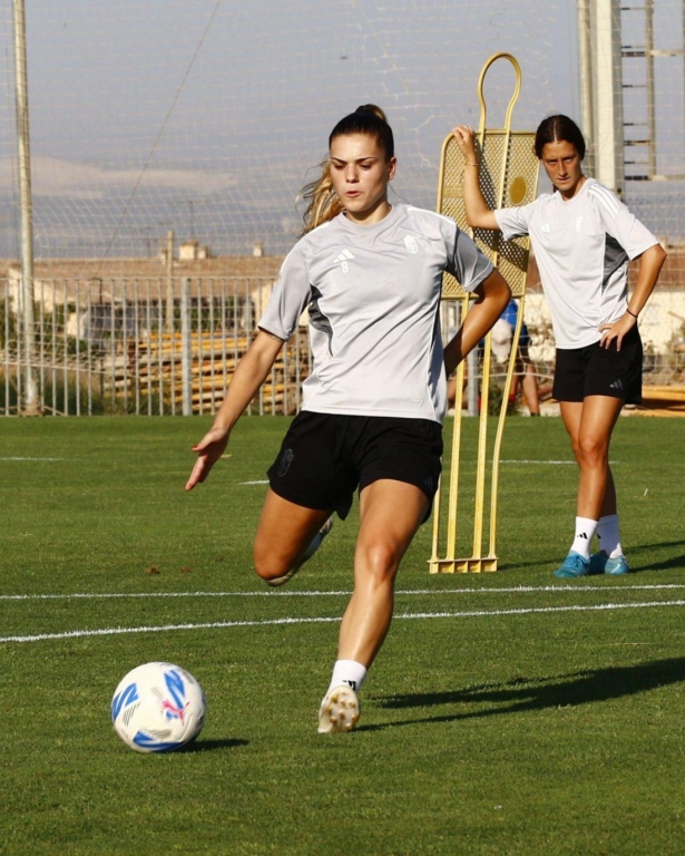 El Granada femenino arranca sus test de pretemporada (GRANADA CF) El Granada femenino arranca sus test de pretemporada (GRANADA CF)