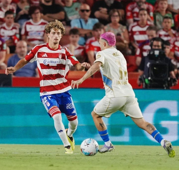 Gambín se estrenó con el primer equipo de forma oficial (GRANADA CF) Gambín se estrenó con el primer equipo de forma oficial (GRANADA CF)