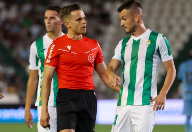 Carlos Muñiz dirigirá el encuentro ante el Eibar (DIARIO DE CÓRDOBA) Carlos Muñiz dirigirá el encuentro ante el Eibar (DIARIO DE CÓRDOBA)
