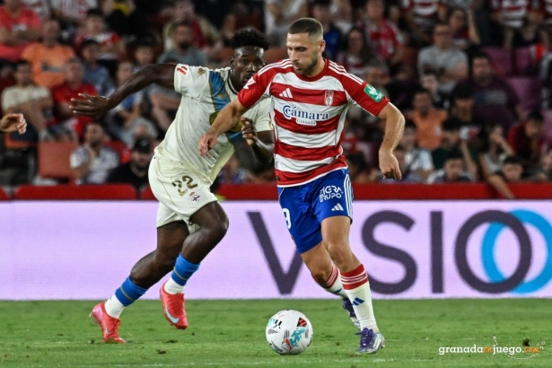 Weissman participó ante la falta de efectivos en ataque (J.M. BALDOMERO) Weissman participó ante la falta de efectivos en ataque (J.M. BALDOMERO)