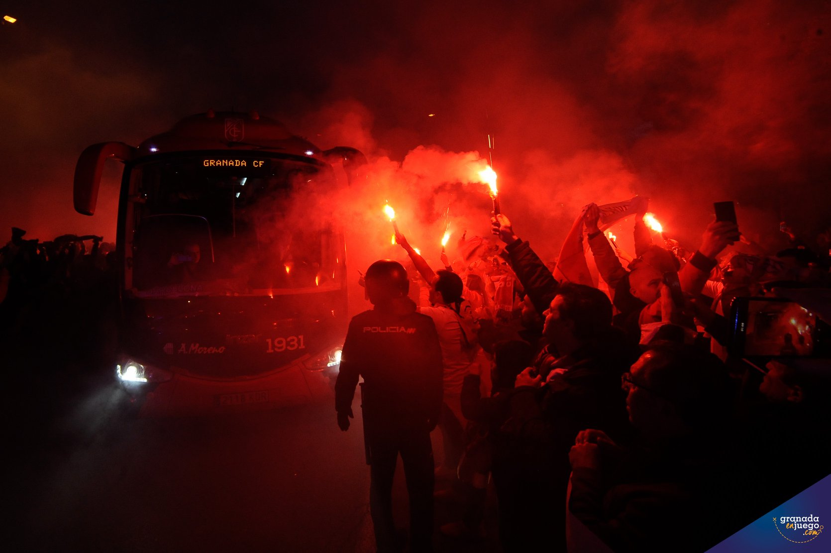 La afición del Granada quiere protestar por la situación que atraviesa el club (J.M. BALDOMERO)