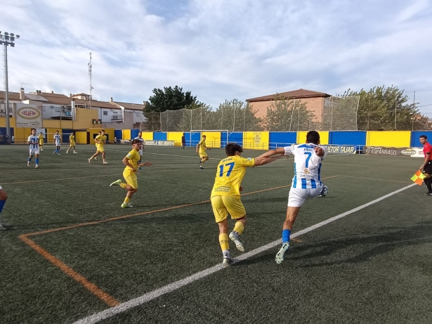 CD Huétor Tájar y Bollullos igualaron en el `Miguel Moranto` (RFAF) CD Huétor Tájar y Bollullos igualaron en el `Miguel Moranto` (RFAF)