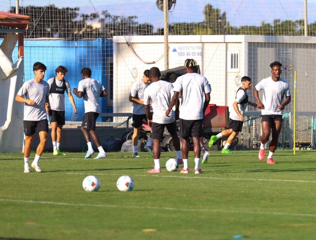 El equipo vuelve hoy a los entrenamientos (J. AZCOYTIA) El equipo vuelve hoy a los entrenamientos (J. AZCOYTIA)