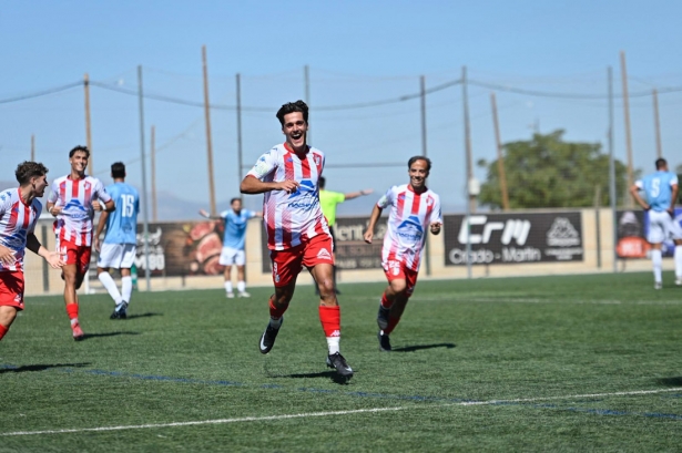 Bolívar celebra el primer gol (ARENAS DE ARMILLA) Bolívar celebra el primer gol (ARENAS DE ARMILLA)