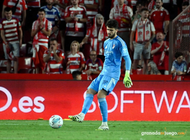 Astralaga, que debutó en la portería, durante el partido ante el Leganés (JOSÉ M. BALDOMERO) Astralaga, que debutó en la portería, durante el partido ante el Leganés (JOSÉ M. BALDOMERO)