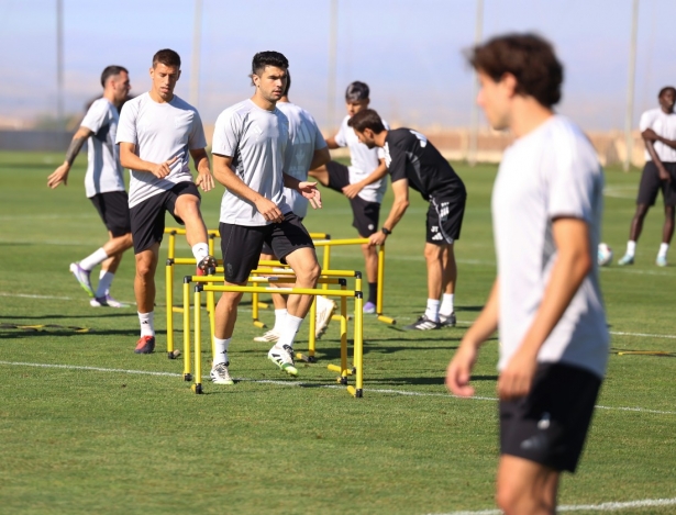 El equipo comienza a preparar el choque ante el Burgos (J. AZCOYTIA) El equipo comienza a preparar el choque ante el Burgos (J. AZCOYTIA)