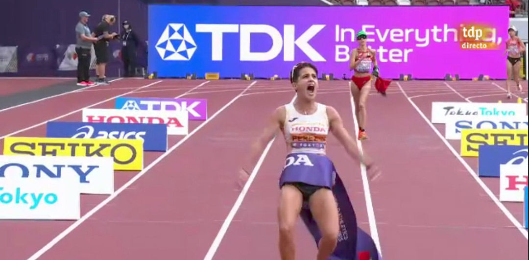 María Pérez entrando en meta (TELEDEPORTE)