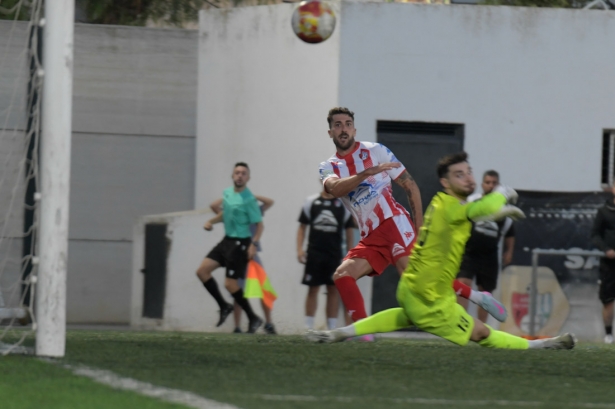 Dani Salvatierra marcando el segundo gol del Arenas (GPMEDIA) Dani Salvatierra marcando el segundo gol del Arenas (GPMEDIA)