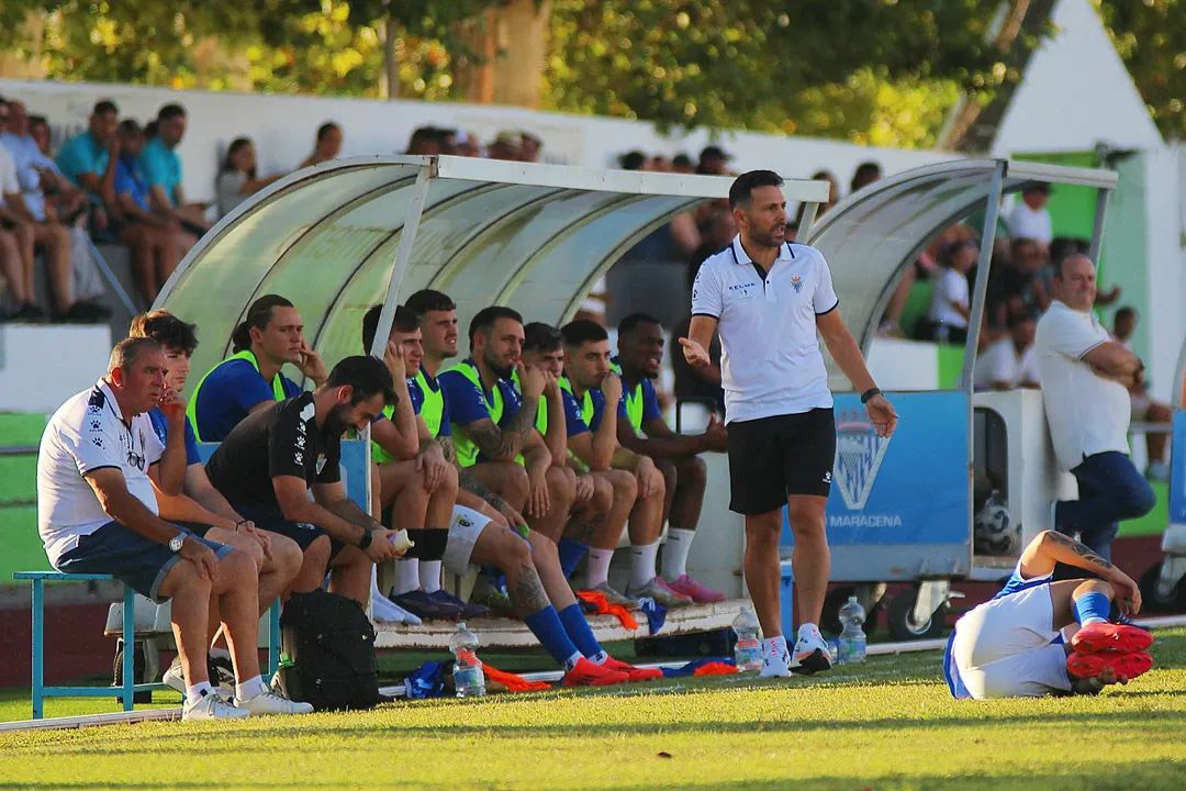 El entrenador de la UD Maracena, Javier Vilaseca (IVÁN MÁRQUEZ/UD MARACENA)