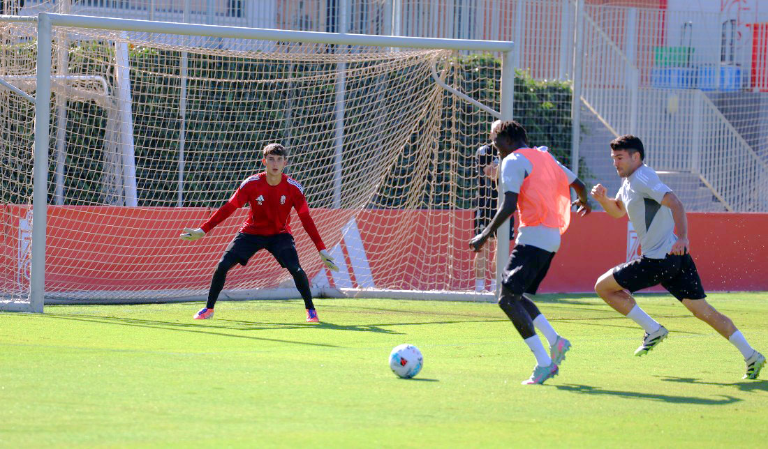 Iker García ha trabajado ya con el primer equipo (J. AZCOYTIA)