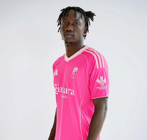 El Granada lucirá una cuarta equipación rosa (GRANADA CF) El Granada lucirá una cuarta equipación rosa (GRANADA CF)