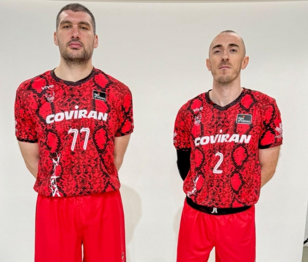 El Coviran lanza una nueva equipación en colaboración con Saiko (COVIRAN GRANADA) El Coviran lanza una nueva equipación en colaboración con Saiko (COVIRAN GRANADA)