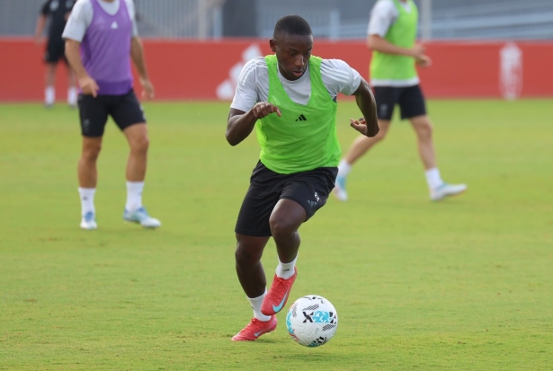 Diallo aporta desparpajo y carácter en la banda (J. AZCOYTIA)