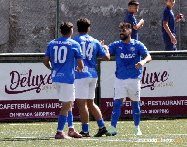 El Motril quiere seguir en lo más alto (J. PALMA)