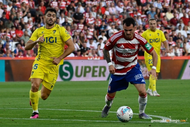 Sola cuajo un gran partido ante el Cádiz (J.M. BALDOMERO)
