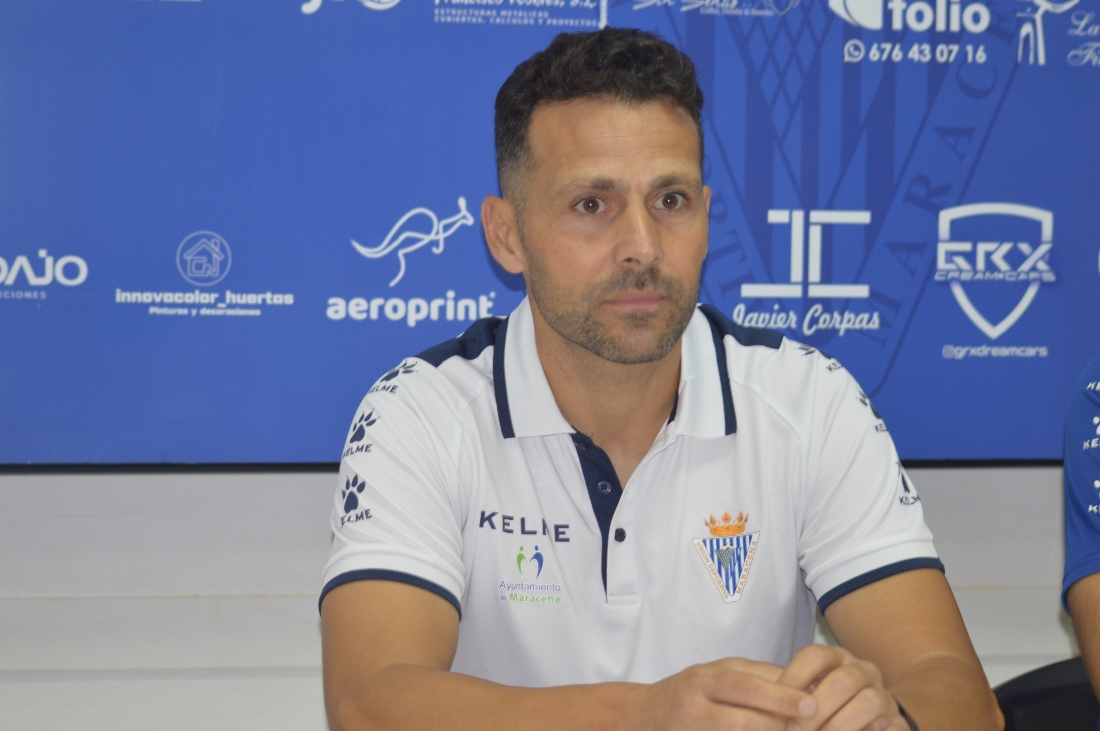 El entrenador de la UD Maracena, Javier Vilaseca (D. CONTRERAS)