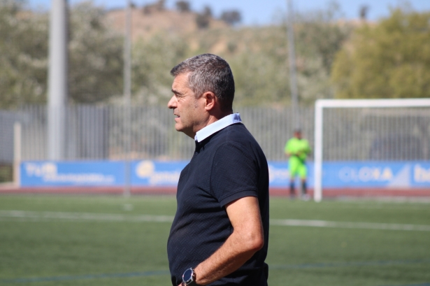 José Antonio Mateo, entrenador del Loja CD, durante un partido (PACO CASTILLO)