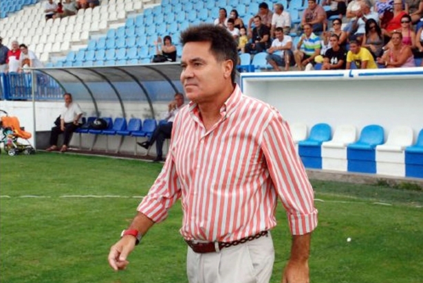 Paco Bea, entrenador del ADF Costa Tropical (SEMANARIO MUCHO DEPORTE)
