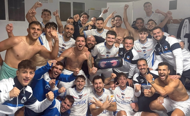 El Loja celebra su octavo triunfo (PACO CASTILLO) El Loja celebra su octavo triunfo (PACO CASTILLO)