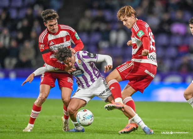 Pascual en una jugada del encuentro ante el Real Valladolid (LALIGA) Pascual en una jugada del encuentro ante el Real Valladolid (LALIGA)