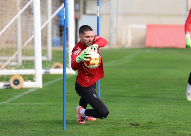 Luca regresa antes de tiempo por lesión (GRANADA CF)