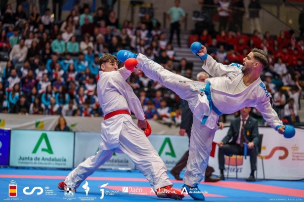 Alex Jiménez durante un combate (RFEK) Alex Jiménez durante un combate (RFEK)