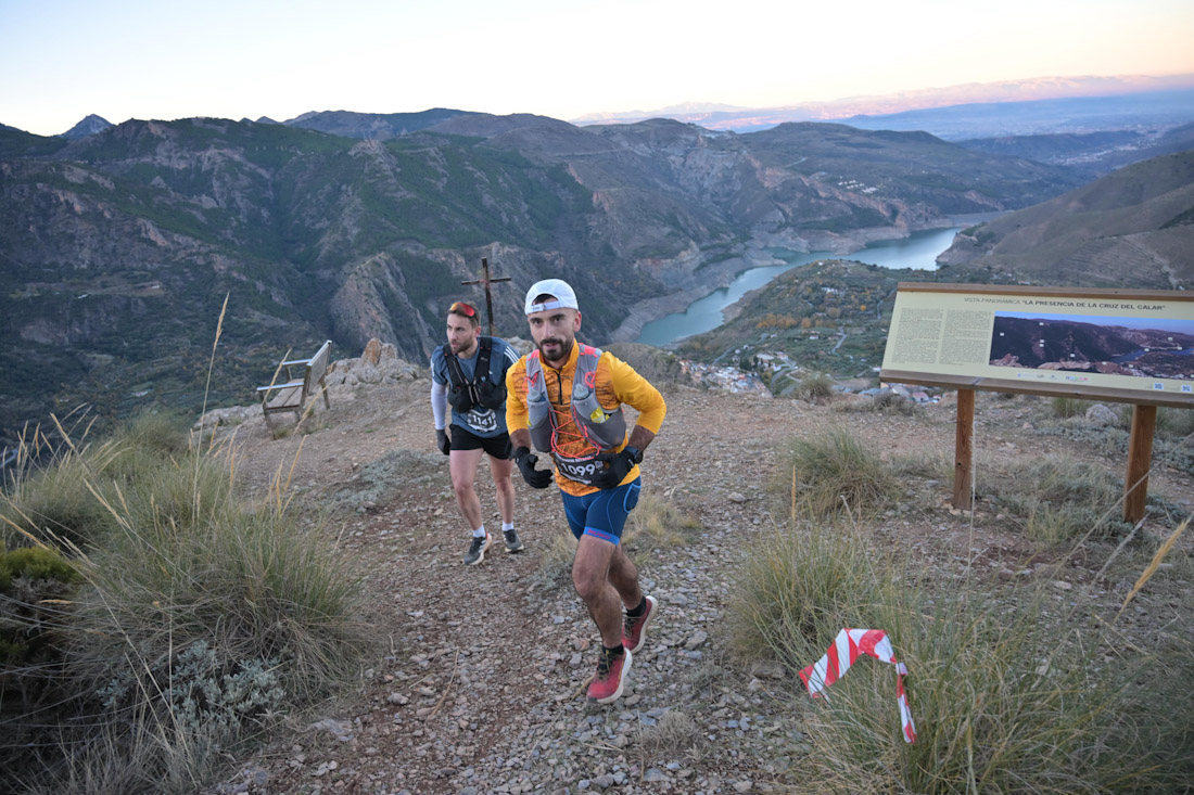 Dos corredores en pleno ascenso (AYTO. GÜÉJAR SIERRA)