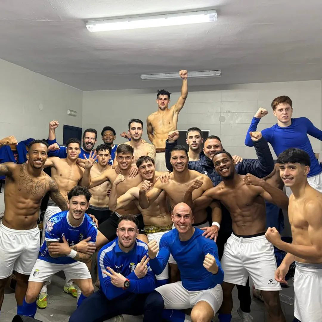 La UD Maracena celebra el triunfo (ID MARACENA)