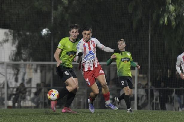 Los dos equipos se emplearon con mucha intensidad (GPMEDIA)