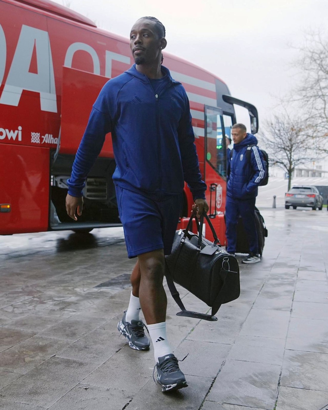 La expedición rojiblanca ya está en Gijón (GRANADA CF)