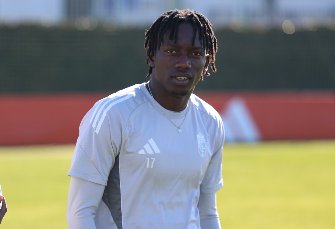 El Sporting Club viene a por Faye (J. AZCOYTIA)