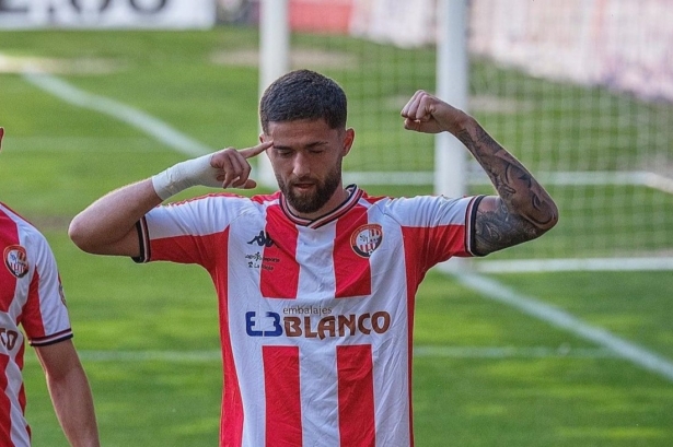 Escobar está en el radar del Granada (MARCA)