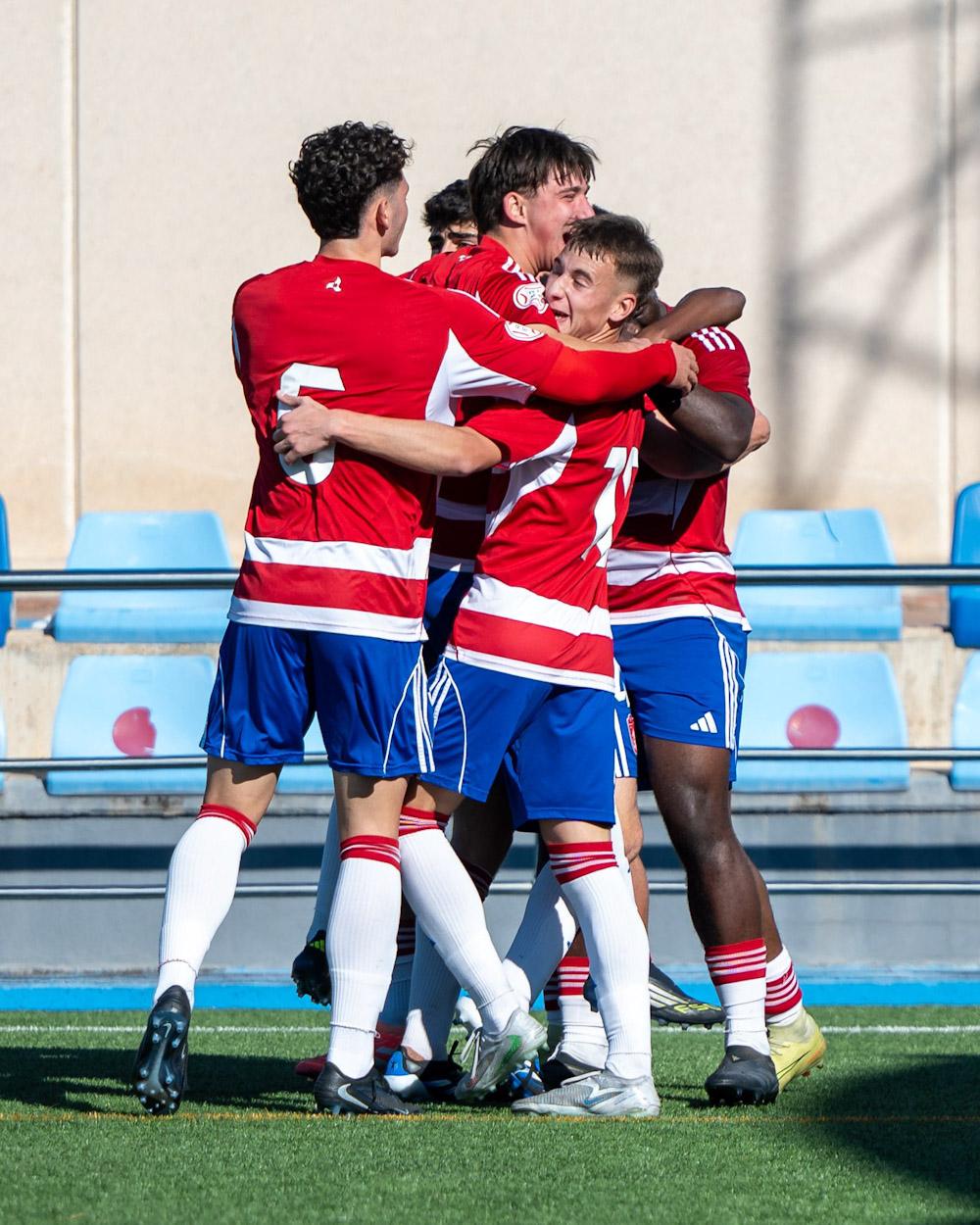 El Granada juvenil derrotó al Betis y lidera la División de Honor (YOUSSEF B)