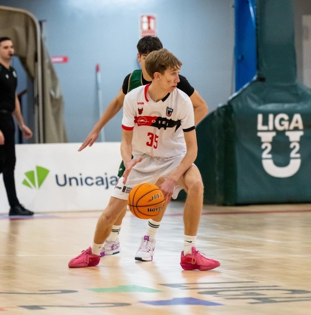 Los rojinegros vuelven a encajar otra derrota (UNICAJA B) Los rojinegros vuelven a encajar otra derrota (UNICAJA B)