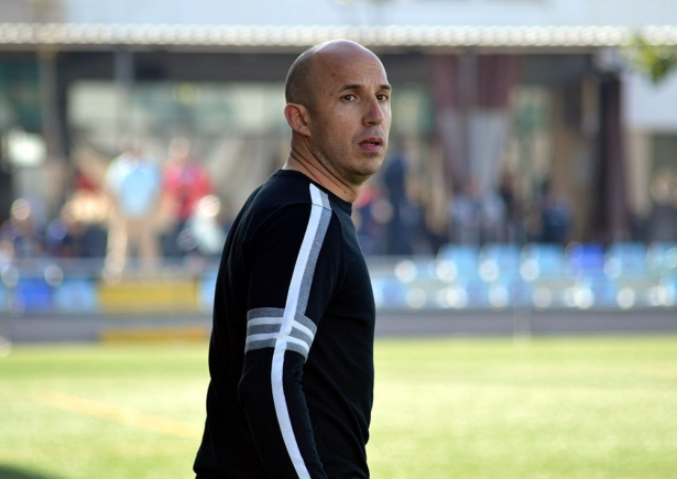 Óscar Gómez, entrenador del Cúllar Vega CF (J. PALMA) Óscar Gómez, entrenador del Cúllar Vega CF (J. PALMA)