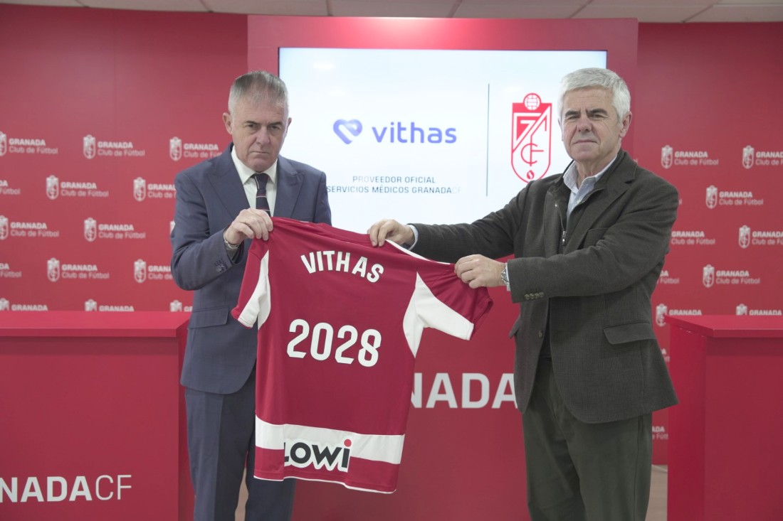  Lucas Alcaraz, director de la Ciudad Deportiva y José Luis Salcedo, director gerente del hospital (GRANADA CF)