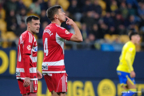 Rubén Alcaraz tras marcar el segundo tanto del Granada en Cádiz (LALIGA) Rubén Alcaraz tras marcar el segundo tanto del Granada en Cádiz (LALIGA)