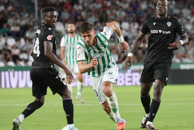 Requena está cuajando una buena temporada en el Córdoba 