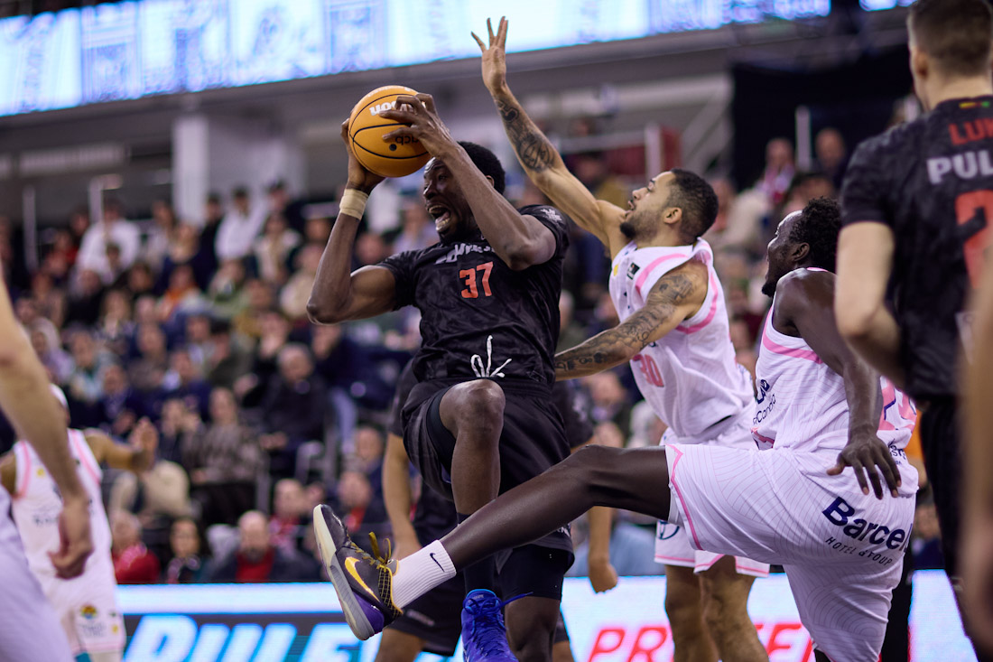Brimah juega en ataque (FERMÍN RODRÍGUEZ/ COVIRÁN GRANADA)