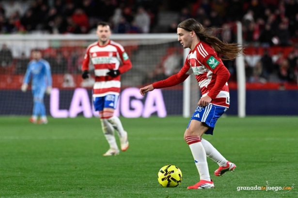 Izan González durante el partido ante el Real Valladolid (JOSÉ M. BALDOMERO) Izan González durante el partido ante el Real Valladolid (JOSÉ M. BALDOMERO)