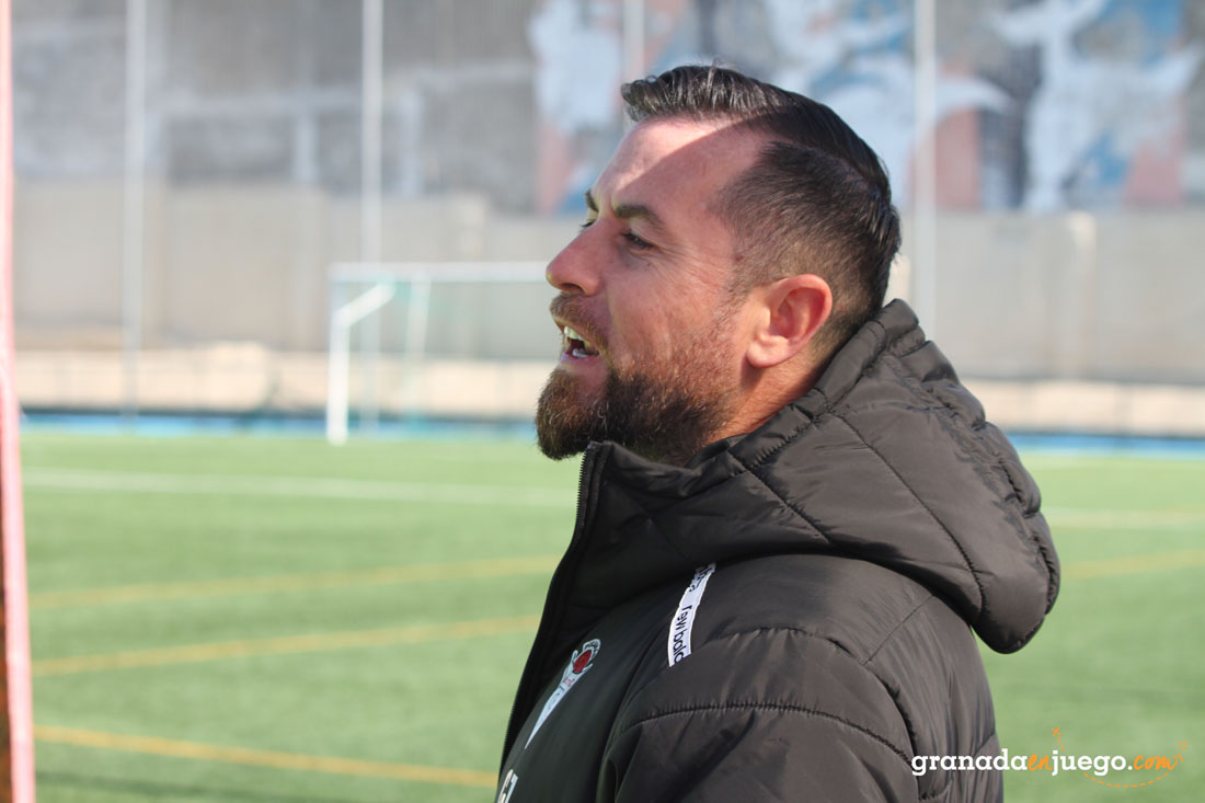 Carlos Jiménez, entrenador del Céltic CF, en un momento del partido ante el Granada C (J. PALMA)