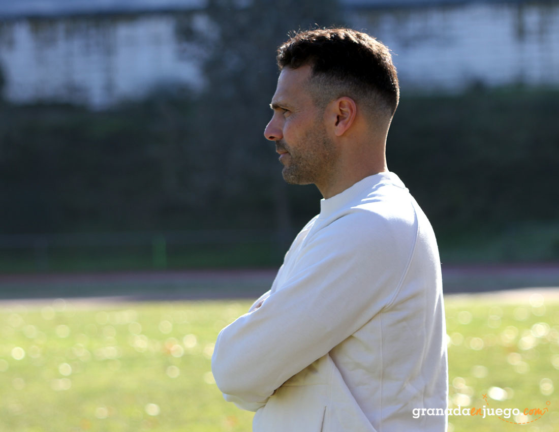Javier Vilaseca, entrenador de la UD Maracena, durante un encuentro (J. PALMA)