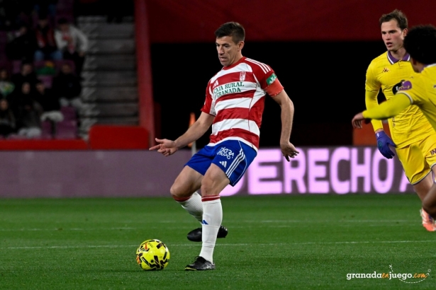 Alcaraz volvió a dar una lección de fútbol (J.M. BALDOMERO)