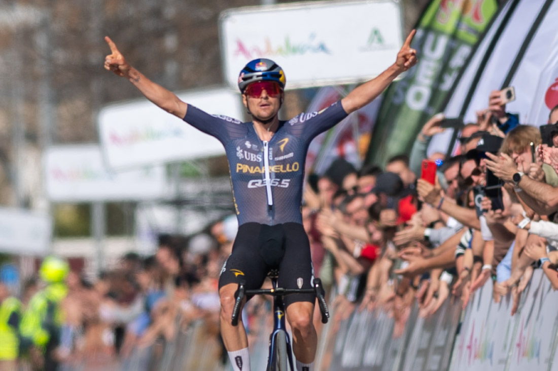 Tom Piddock entra victorioso en meta (GPMEDIA)