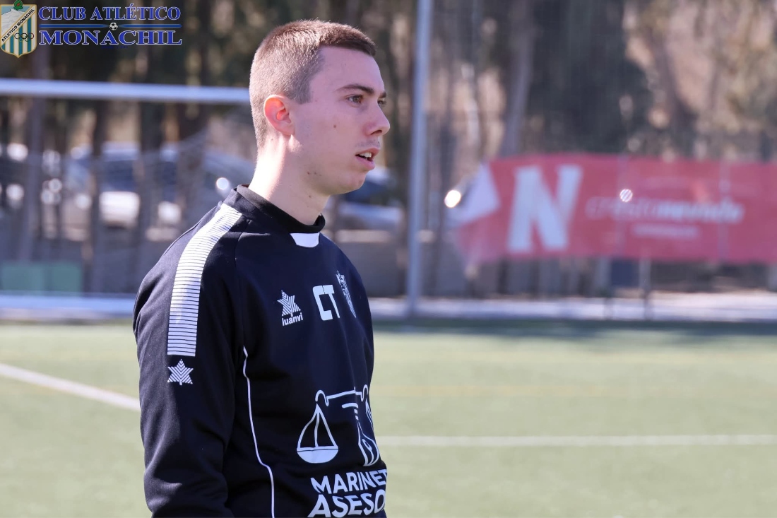 El entrenador del Atlético Monachil, Emilio García (MANU LÓPEZ / AT. MONACHIL)