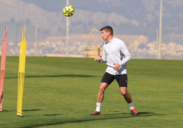 Alcaraz ya está tocando balón (J. AZCOYTIA)