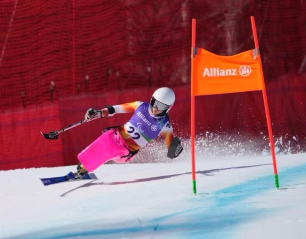La esquiadora española Audrey Pascual durante el descenso de los Juegos Paralímpicos de Milán y Cortina (MIKAEL HELSING/CPE) La esquiadora española Audrey Pascual durante el descenso de los Juegos Paralímpicos de Milán y Cortina (MIKAEL HELSING/CPE)