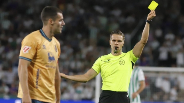 Carlos Muñiz dirigirá el partido (DIARIO DE CÓRDOBA) Carlos Muñiz dirigirá el partido (DIARIO DE CÓRDOBA)