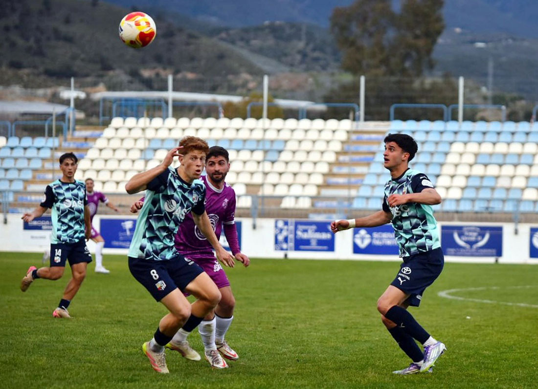 En primer plano Cameron, autor de un doblete (SEMANARIO MUCHO DEPORTE)